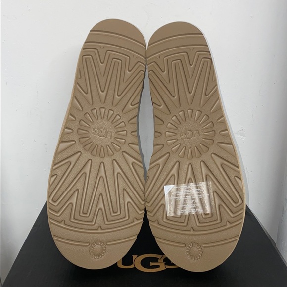 UGG Mens Size 10 Sand Santorini - Picture 4 of 5